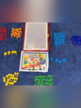 Quercetti Junior Mosaic Pegboard Set, Instruction Booklet & Portable Case
